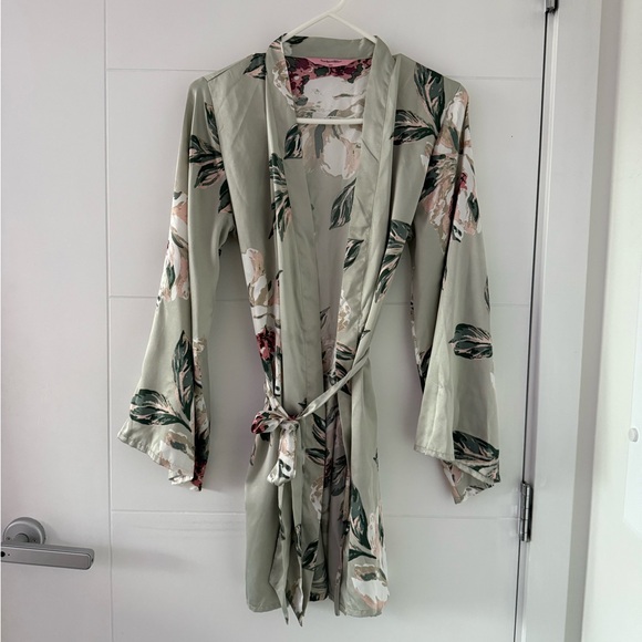 Floral Print Women's Robe - Picture 2 of 6